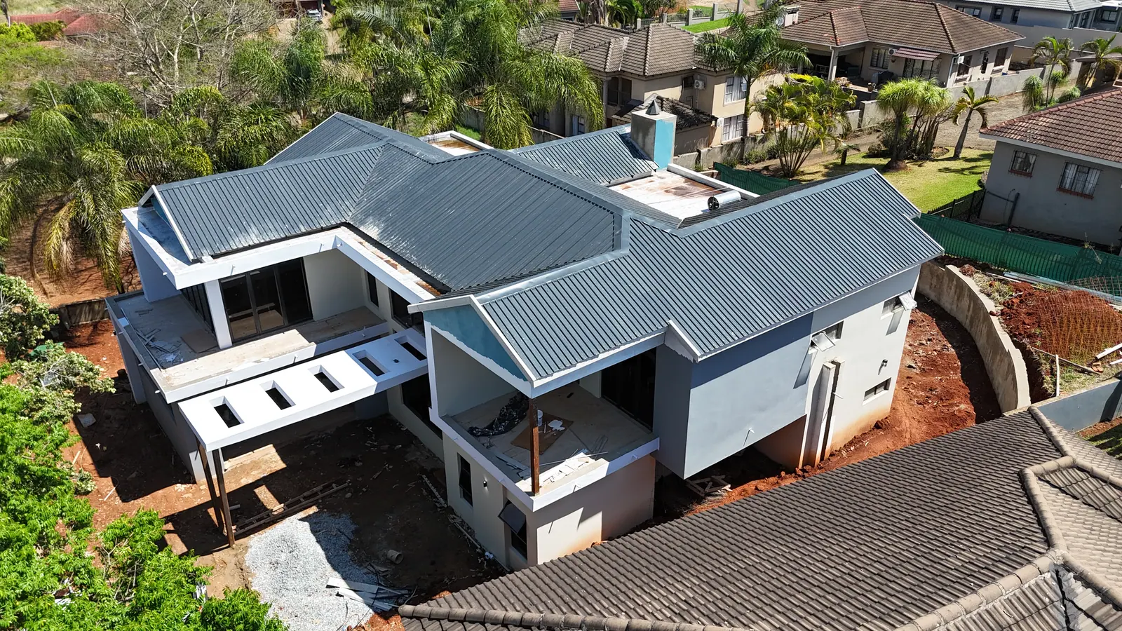 Roof structure and sheeting going on at the Aqua Park Tzaneen build